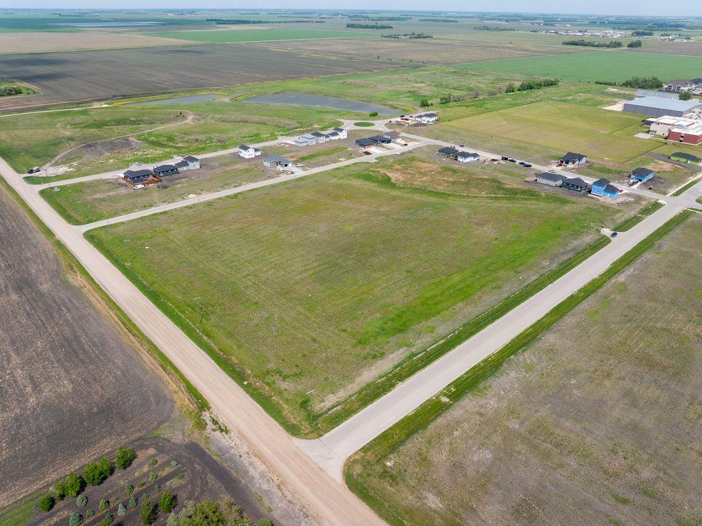Photo 15 of 21 Ridgemont Drive, Niverville MB