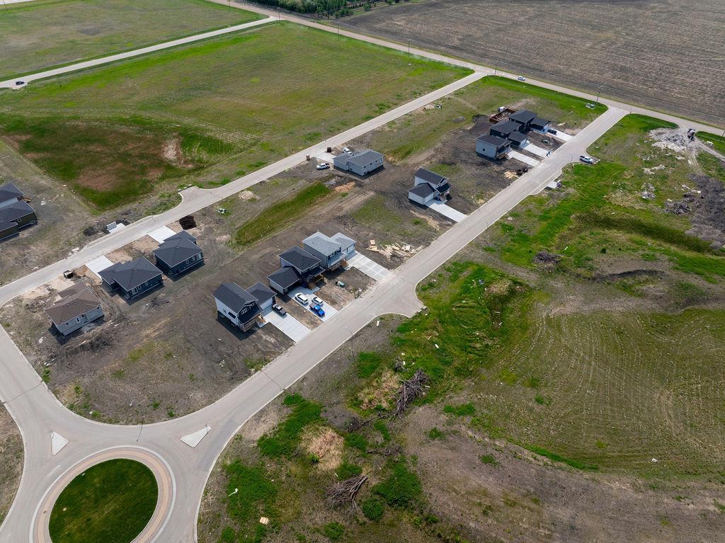 Photo 10 of 21 Ridgemont Drive, Niverville MB