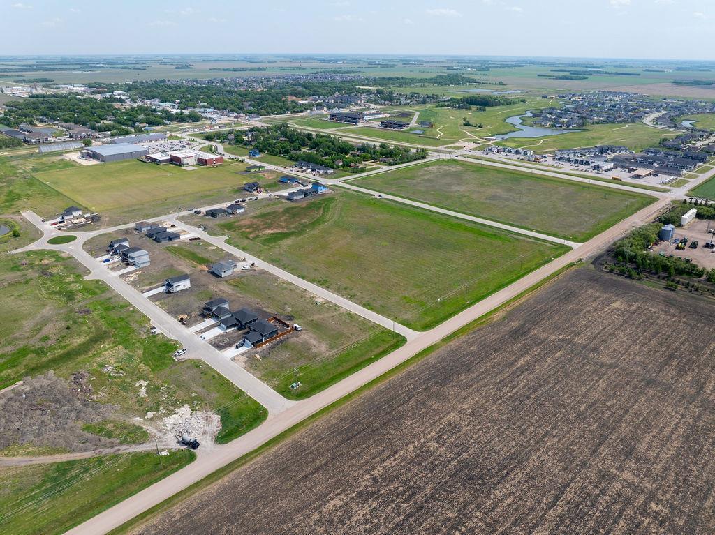 Photo 3 of 21 Ridgemont Drive, Niverville MB