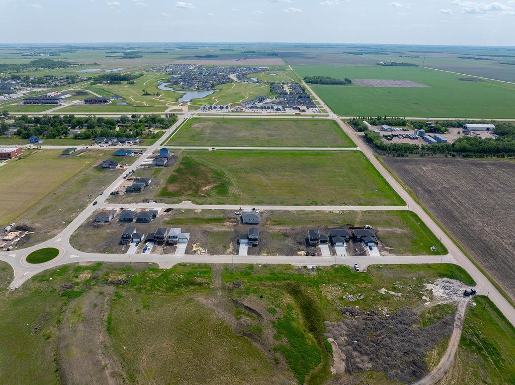 Photo 9 of 21 Ridgemont Drive, Niverville MB