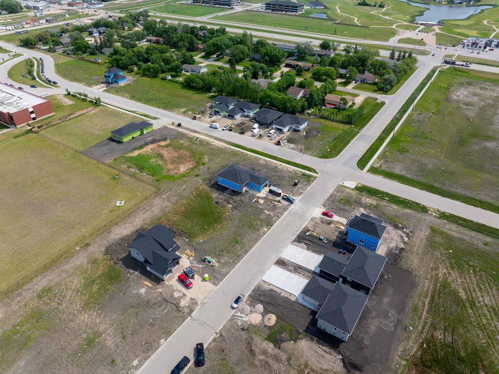 Photo 11 of 21 Ridgemont Drive, Niverville MB