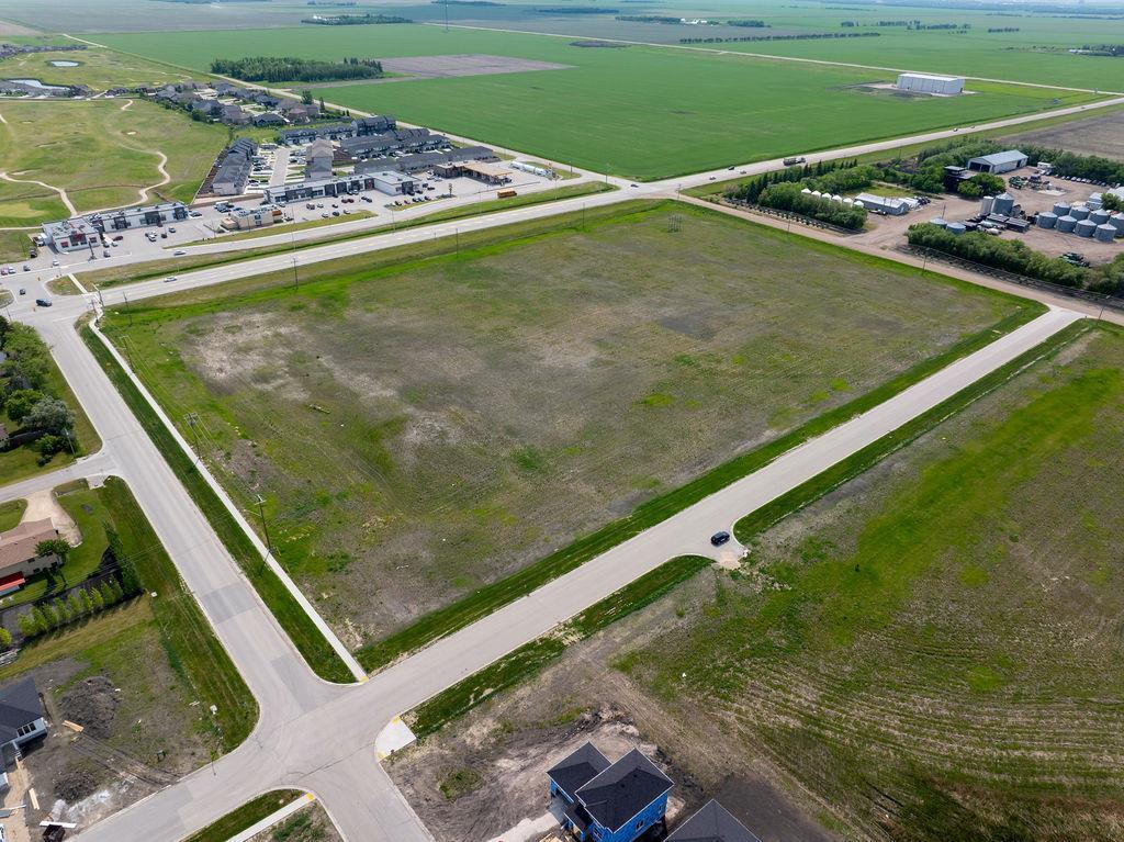 Photo 16 of 21 Ridgemont Drive, Niverville MB