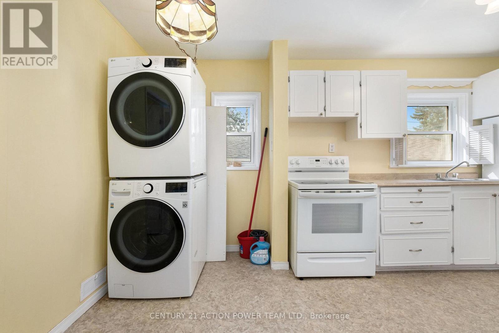 Photo 1 of 1318 Brookline Avenue, Ottawa ON