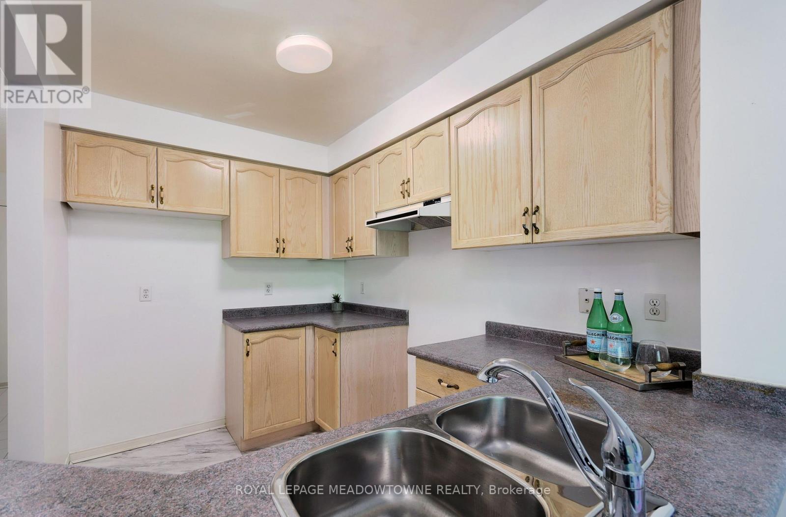 Photo 13 of 15 1285 Bristol Road W, Mississauga ON