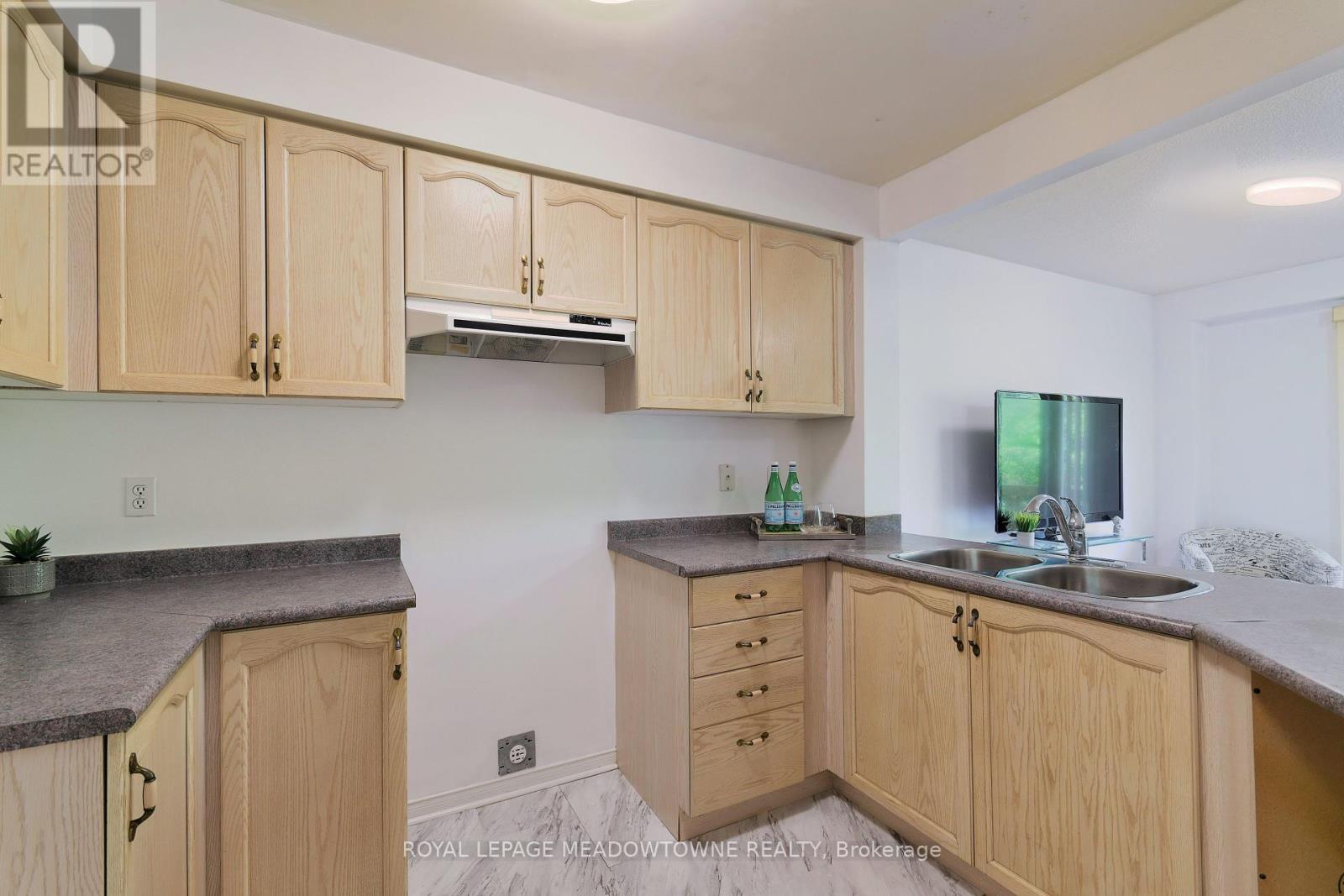 Photo 14 of 15 1285 Bristol Road W, Mississauga ON