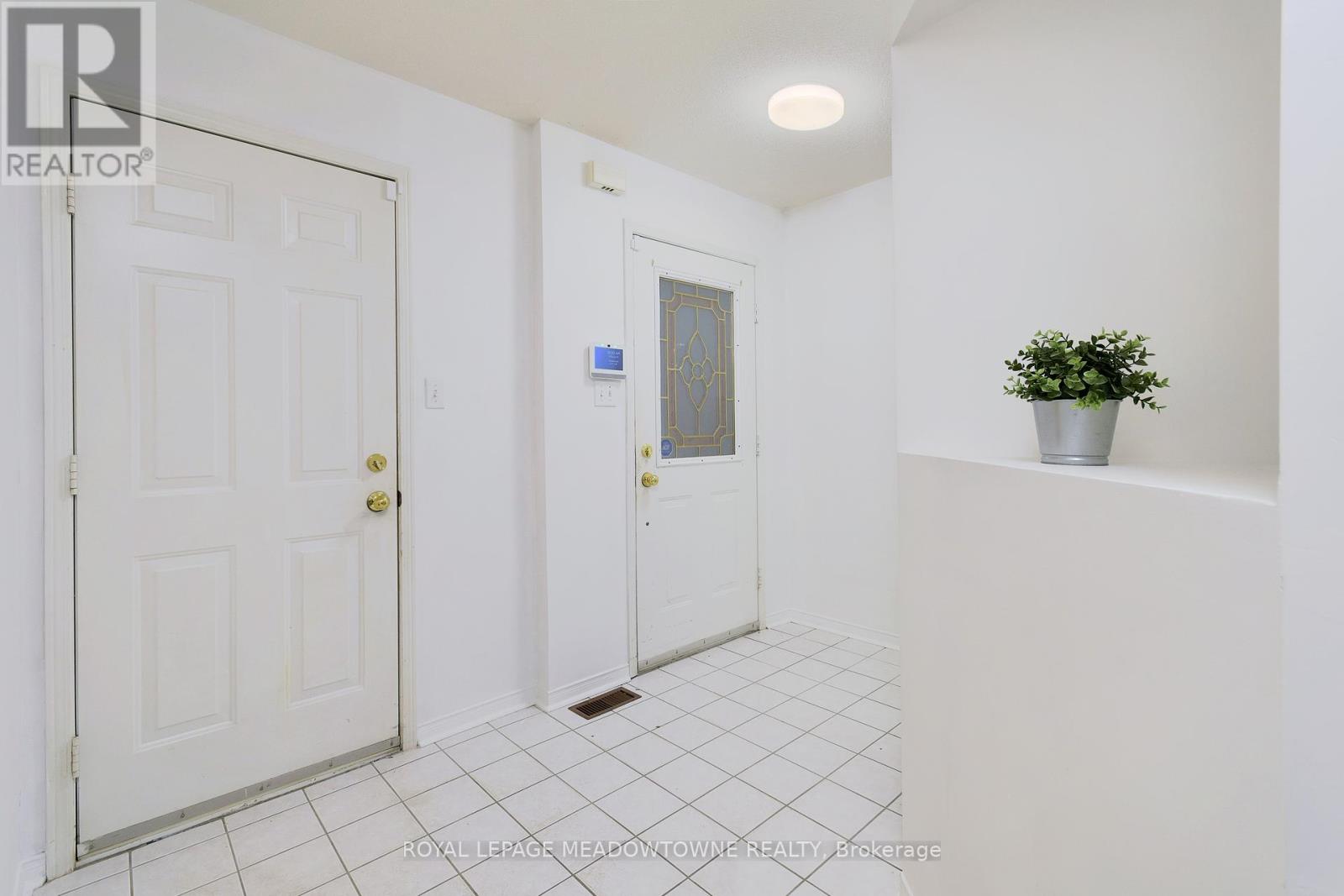 Photo 6 of 15 1285 Bristol Road W, Mississauga ON