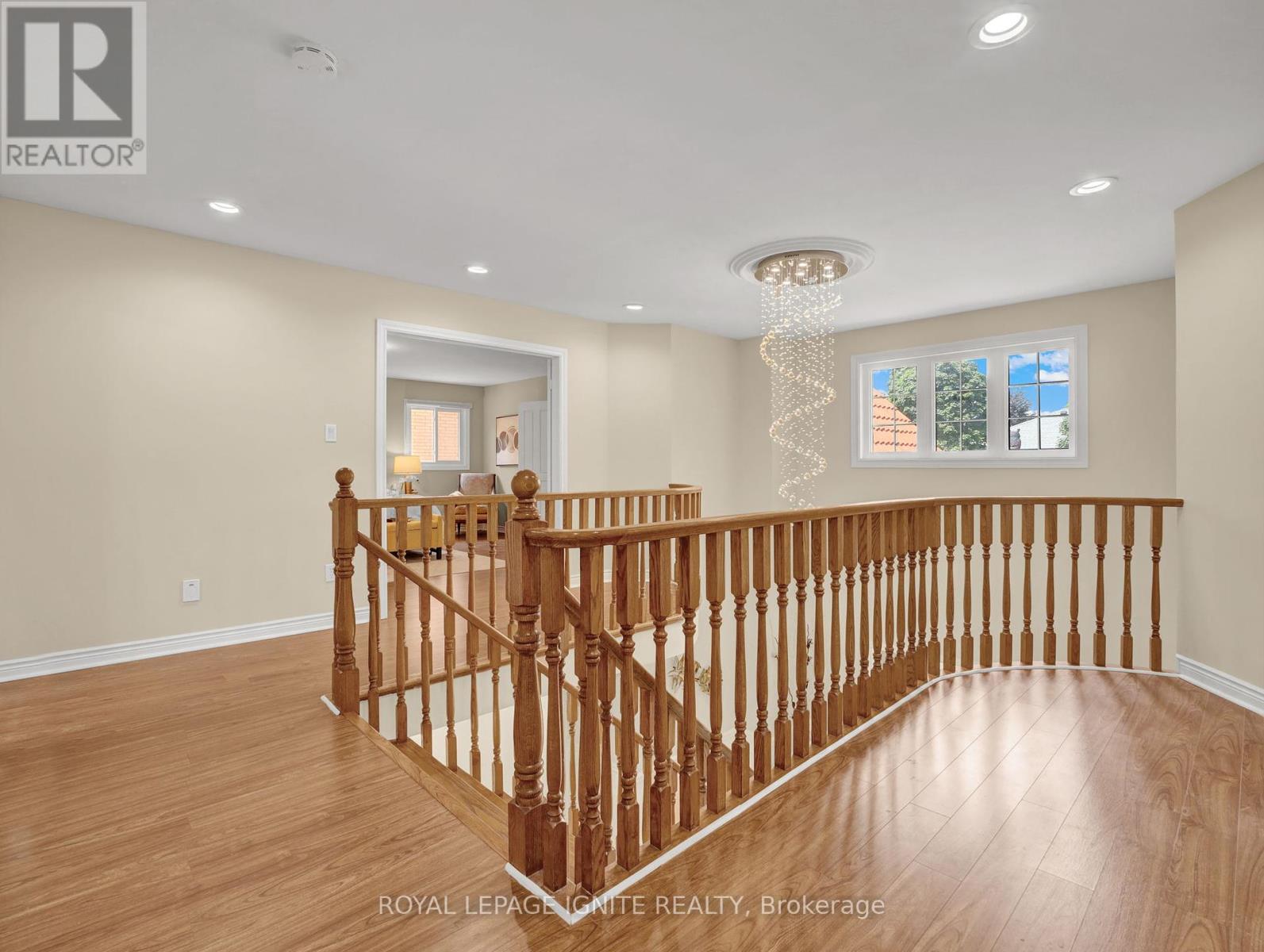 Photo 19 of 114 Montmorency Drive, Hamilton ON