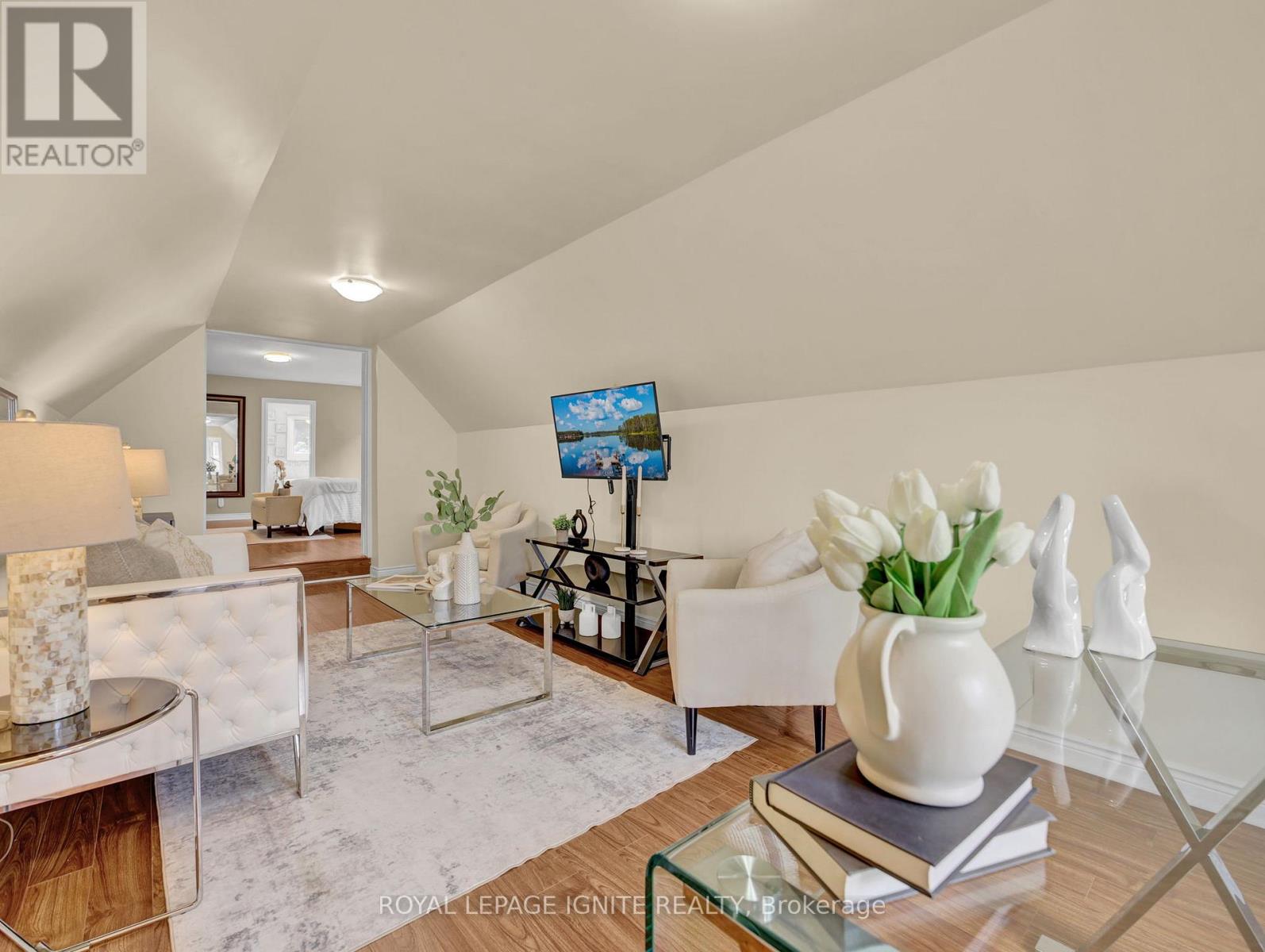 Photo 26 of 114 Montmorency Drive, Hamilton ON
