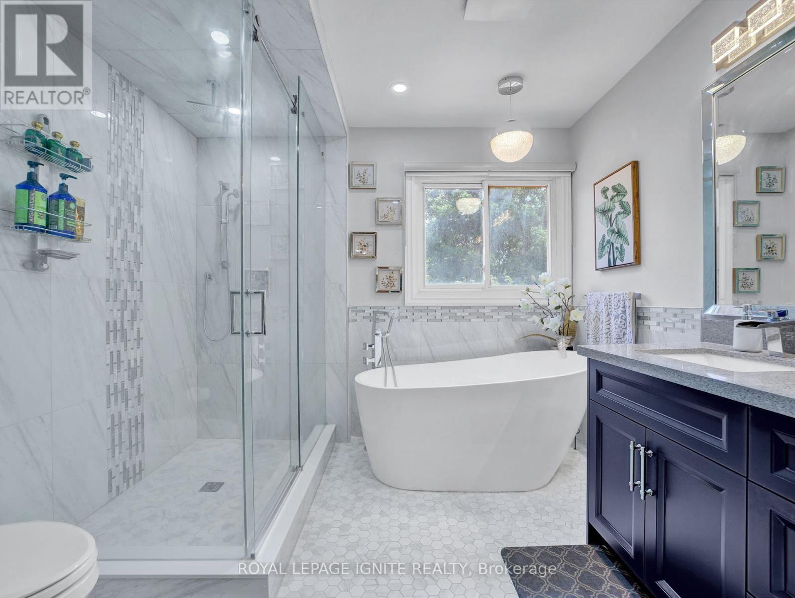 Photo 28 of 114 Montmorency Drive, Hamilton ON