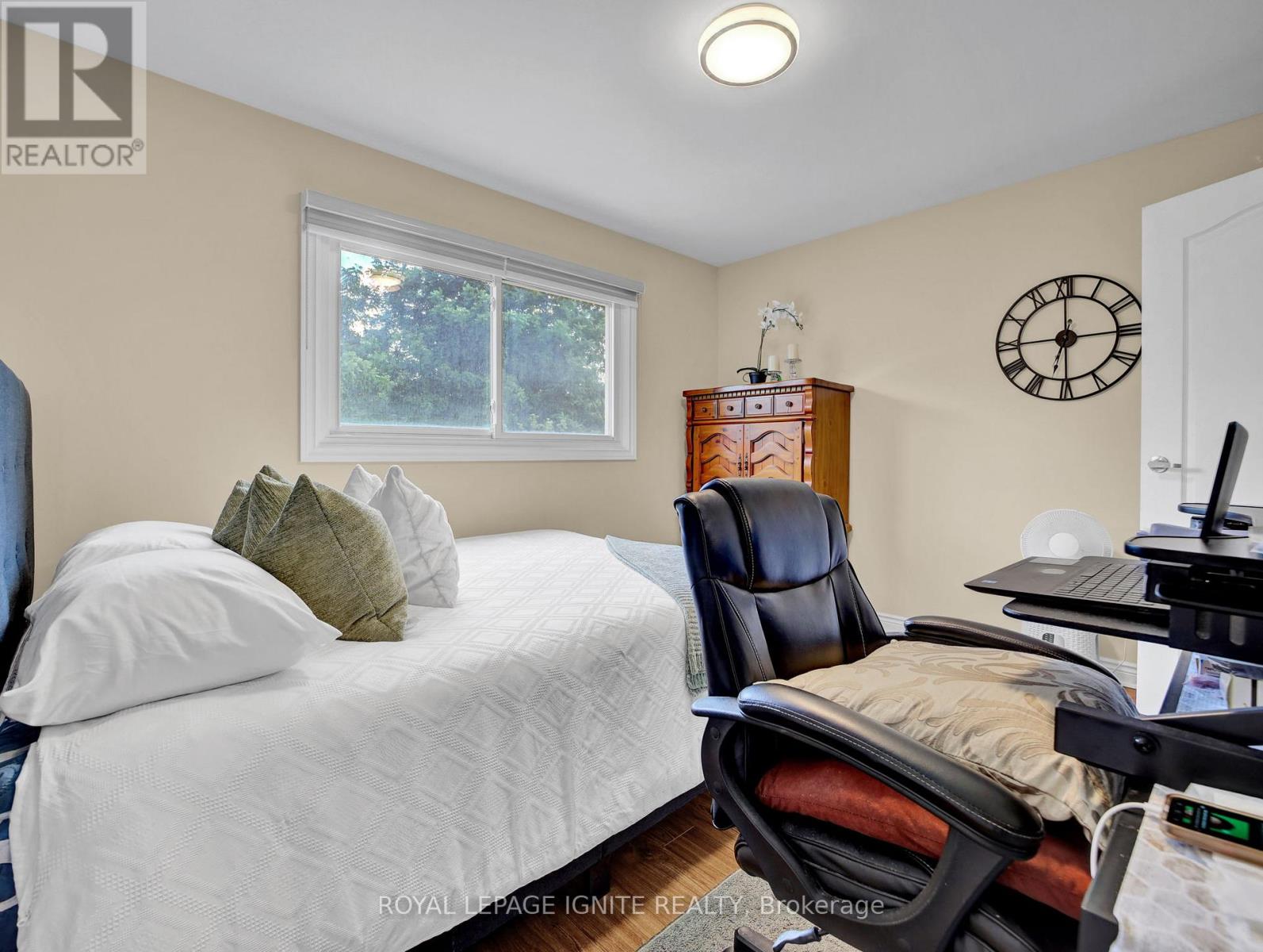 Photo 37 of 114 Montmorency Drive, Hamilton ON