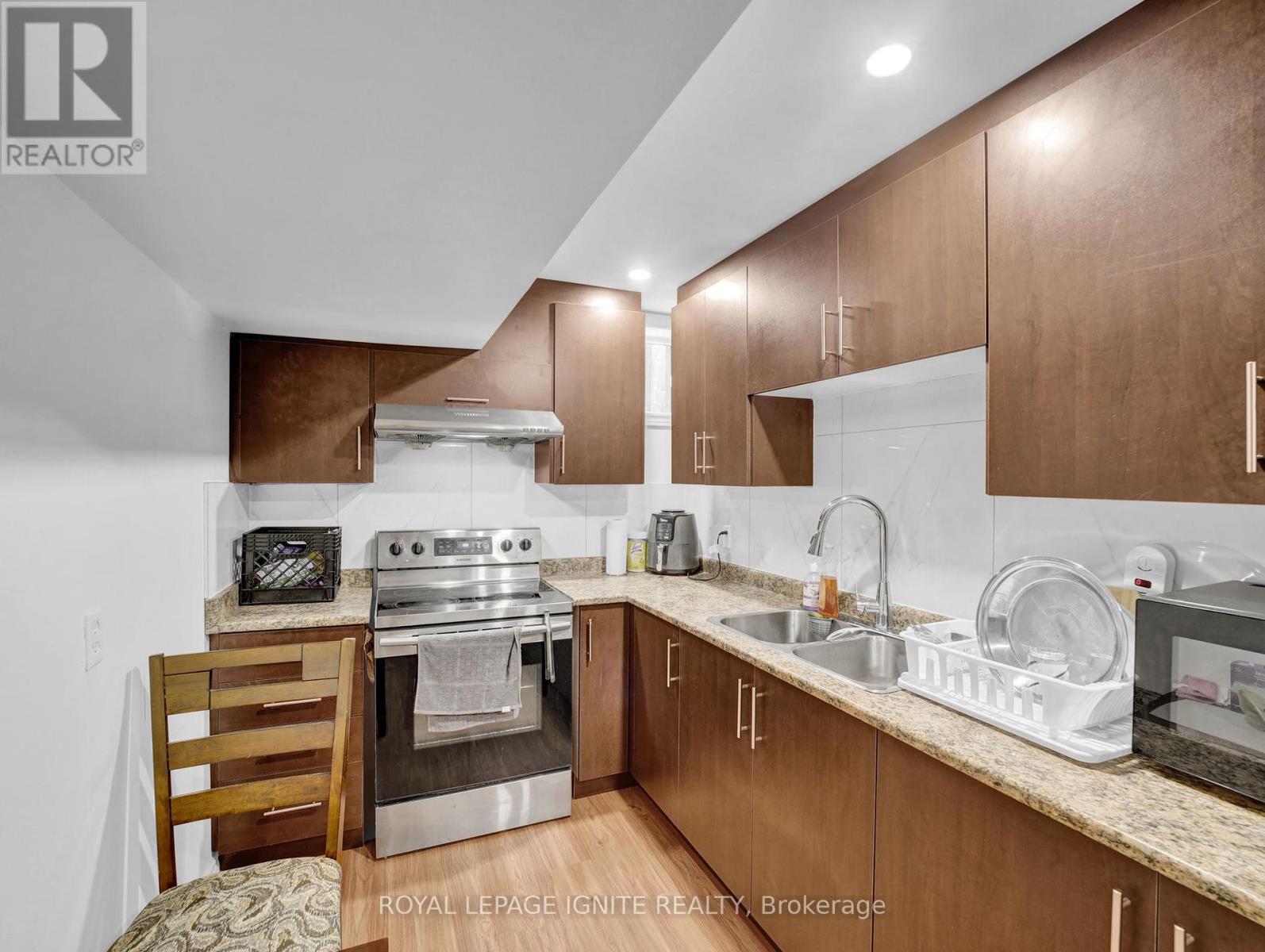 Photo 39 of 114 Montmorency Drive, Hamilton ON