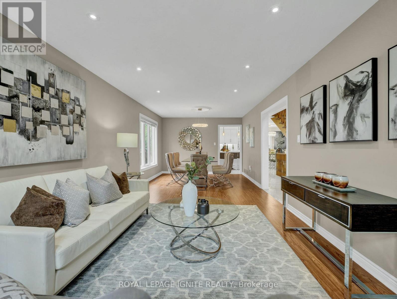 Photo 4 of 114 Montmorency Drive, Hamilton ON