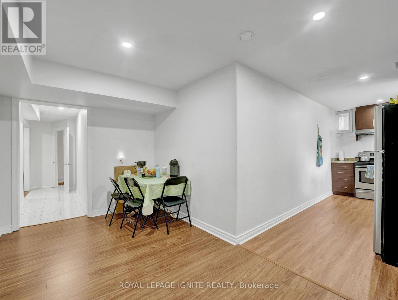 Photo 40 of 114 Montmorency Drive, Hamilton ON