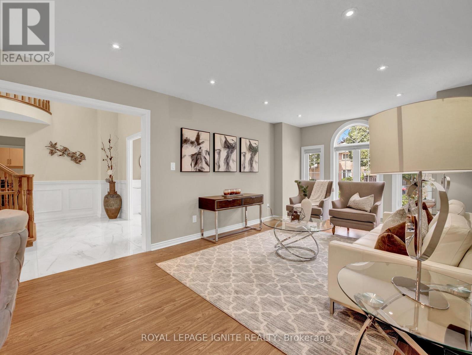 Photo 5 of 114 Montmorency Drive, Hamilton ON