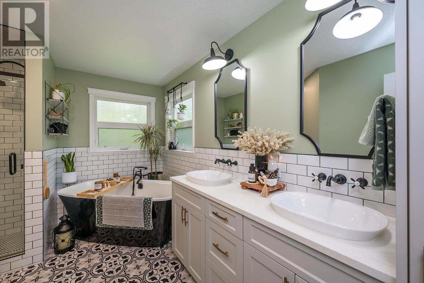 Photo 2 of 1533 Shady Valley Road, Prince George BC