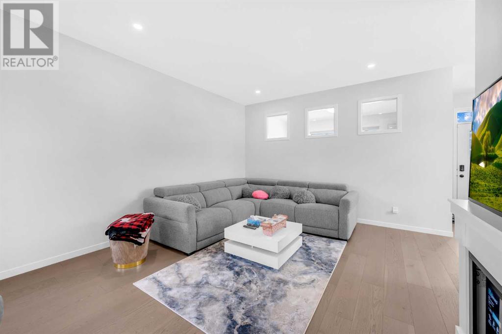 Photo 21 of 123 Aquila Way Nw, Calgary AB