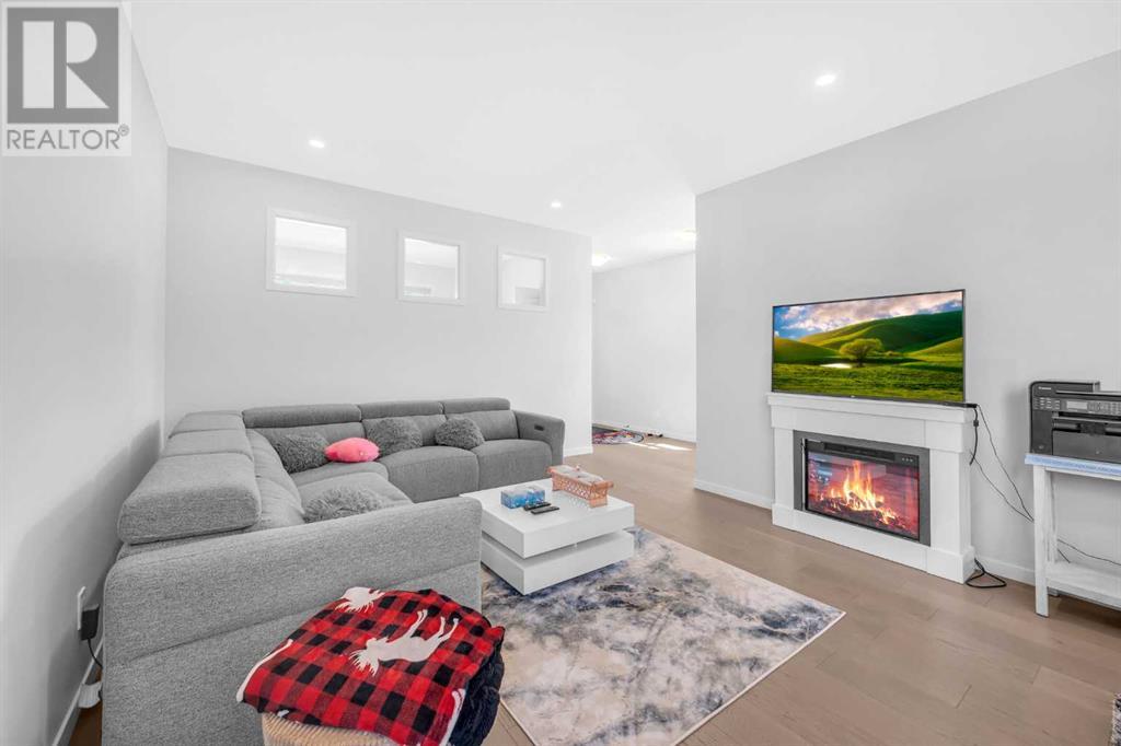Photo 15 of 123 Aquila Way Nw, Calgary AB