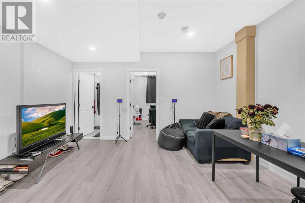 Photo 17 of 123 Aquila Way Nw, Calgary AB