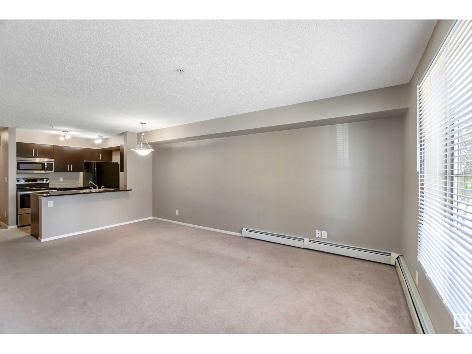 Photo 10 of 112 5816 Mullen Pl Nw, Edmonton AB