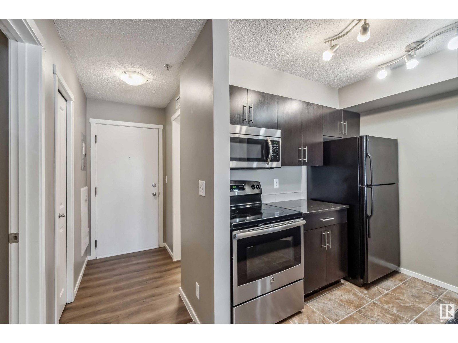 Photo 16 of 112 5816 Mullen Pl Nw, Edmonton AB