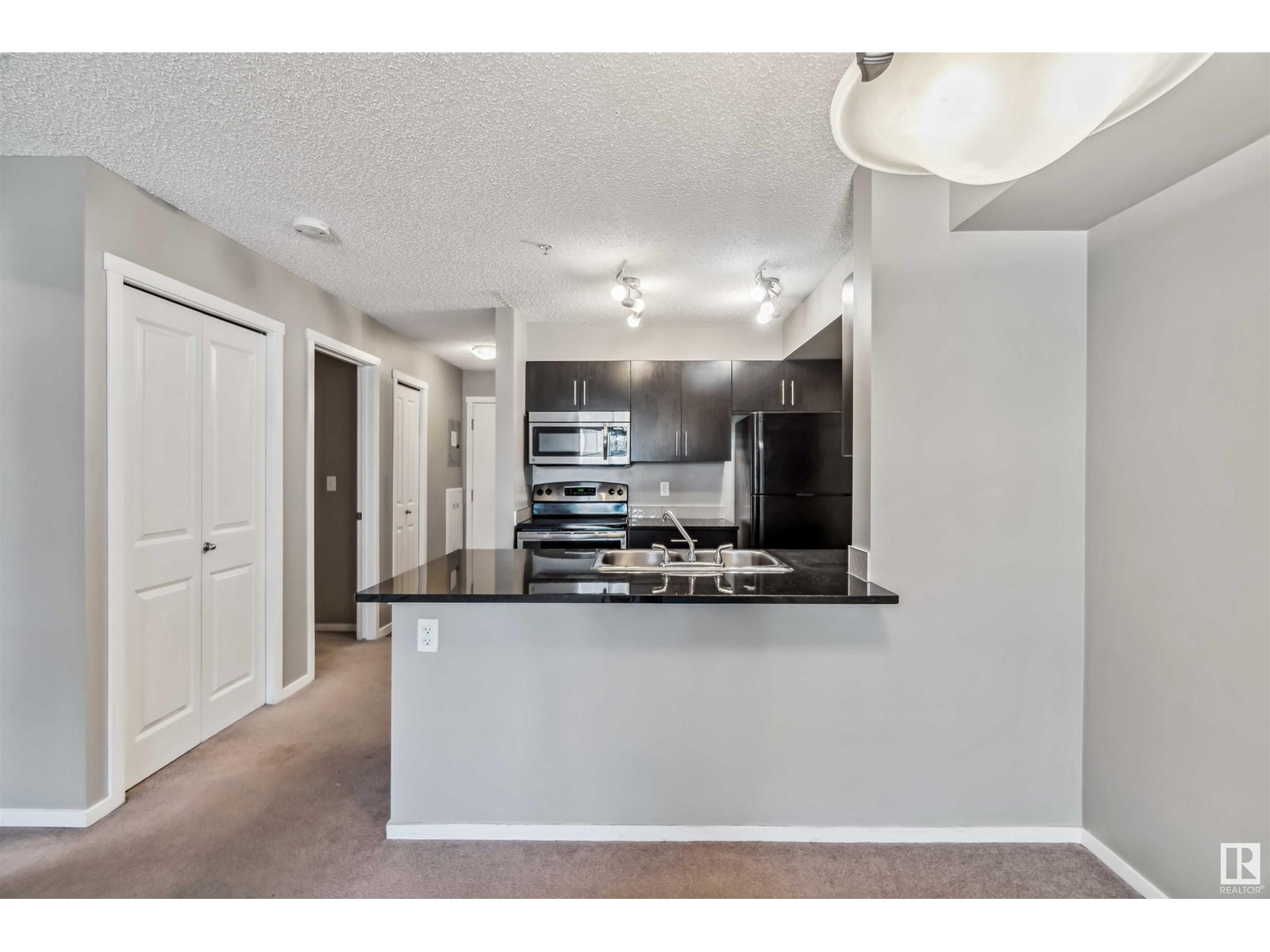 Photo 18 of 112 5816 Mullen Pl Nw, Edmonton AB