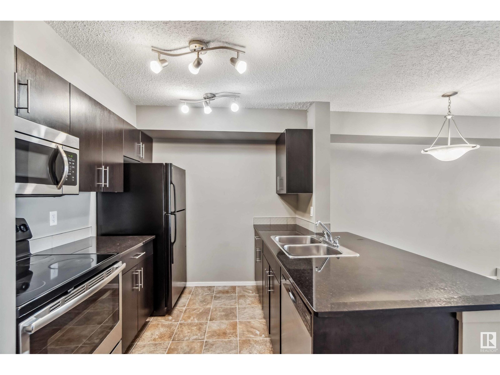 Photo 21 of 112 5816 Mullen Pl Nw, Edmonton AB