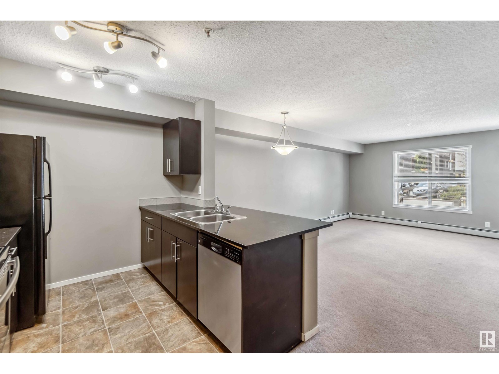 Photo 22 of 112 5816 Mullen Pl Nw, Edmonton AB