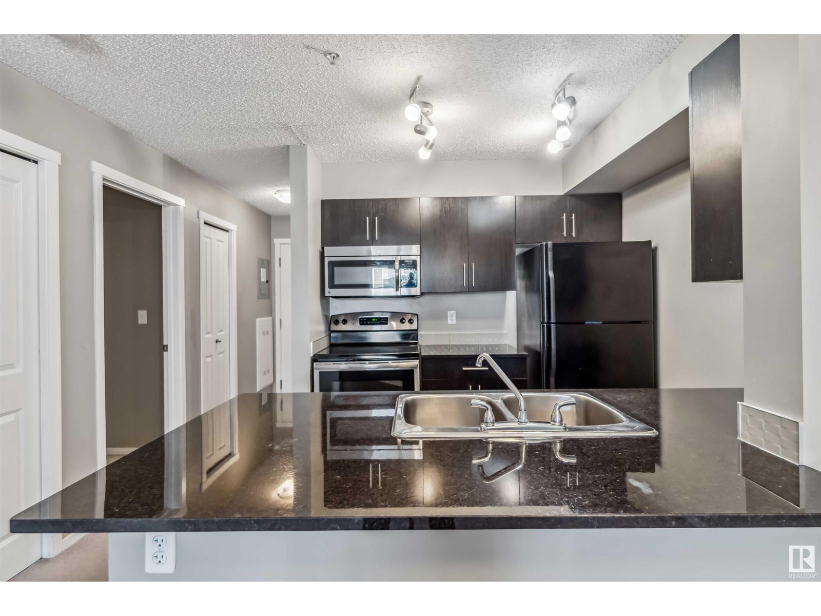 Photo 24 of 112 5816 Mullen Pl Nw, Edmonton AB