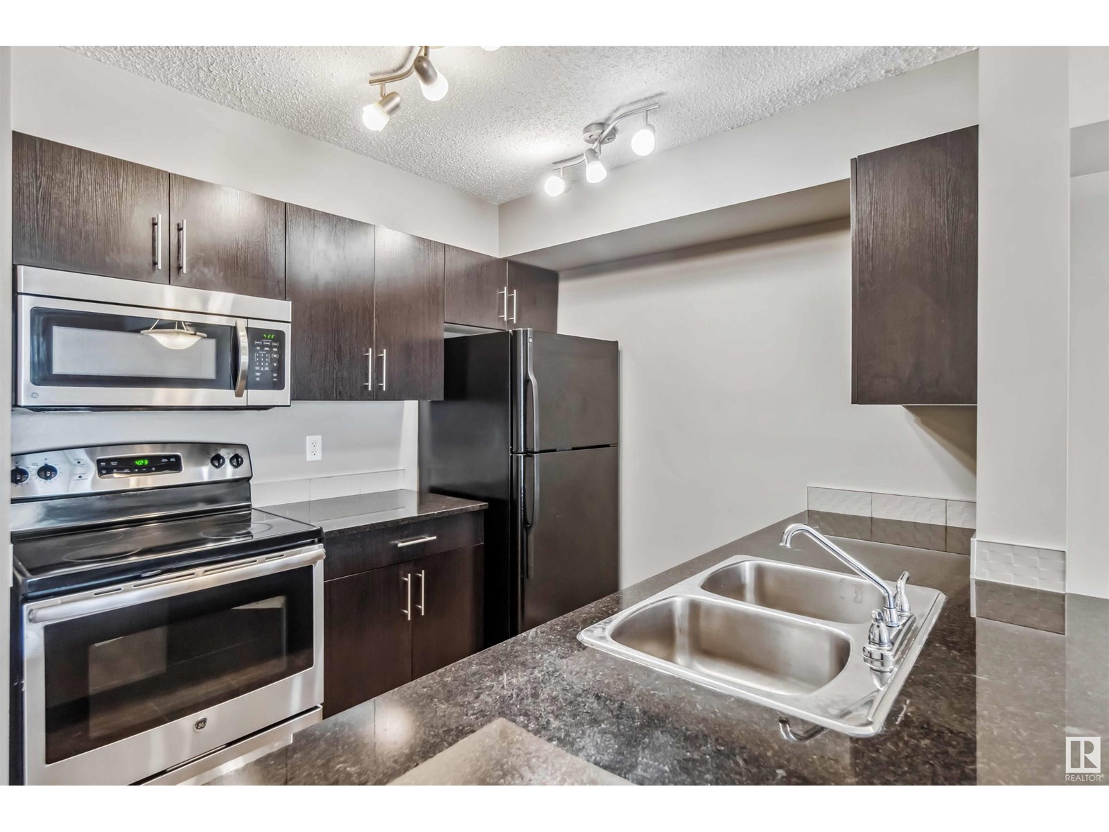 Photo 25 of 112 5816 Mullen Pl Nw, Edmonton AB