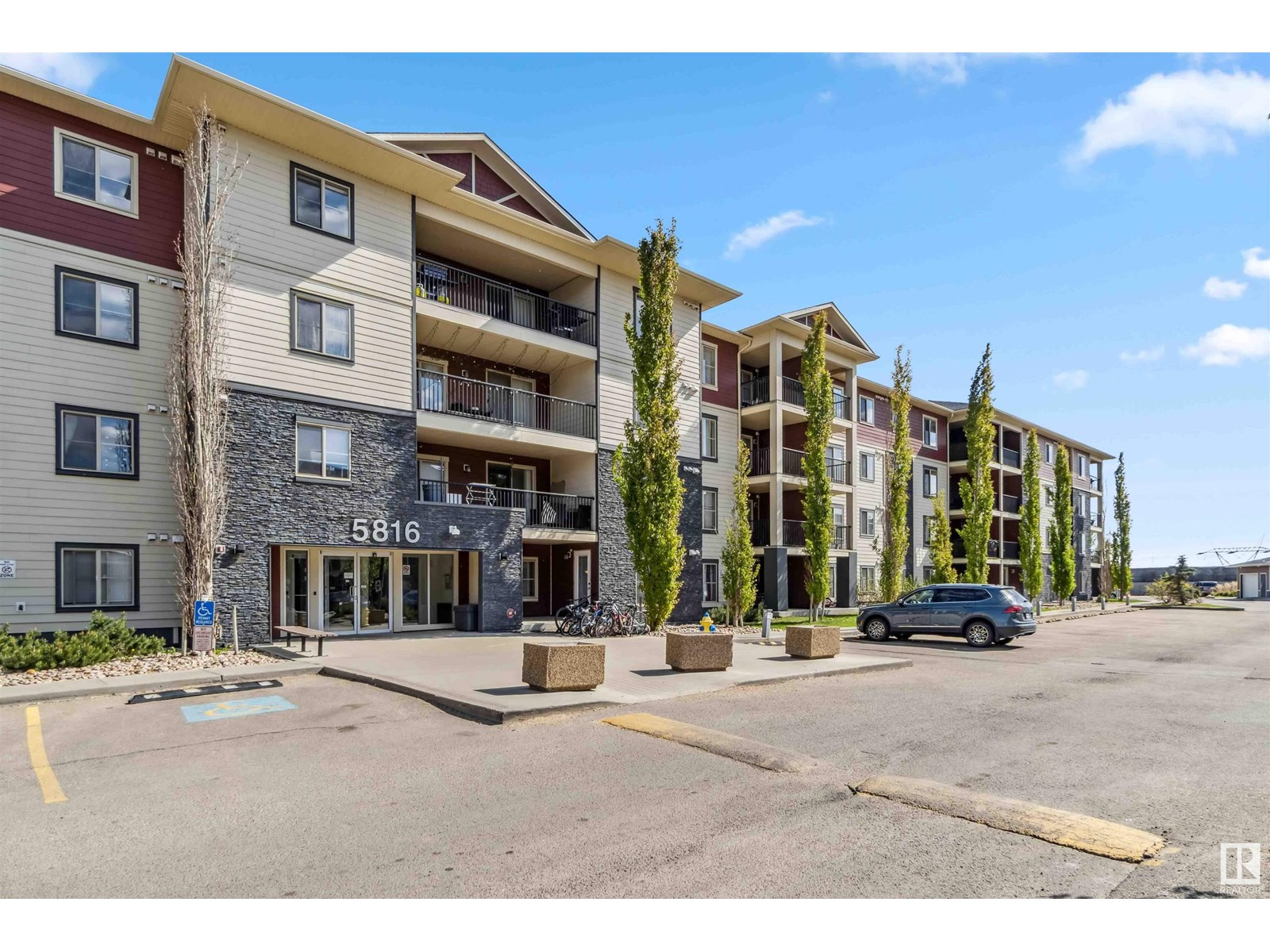 Photo 3 of 112 5816 Mullen Pl Nw, Edmonton AB