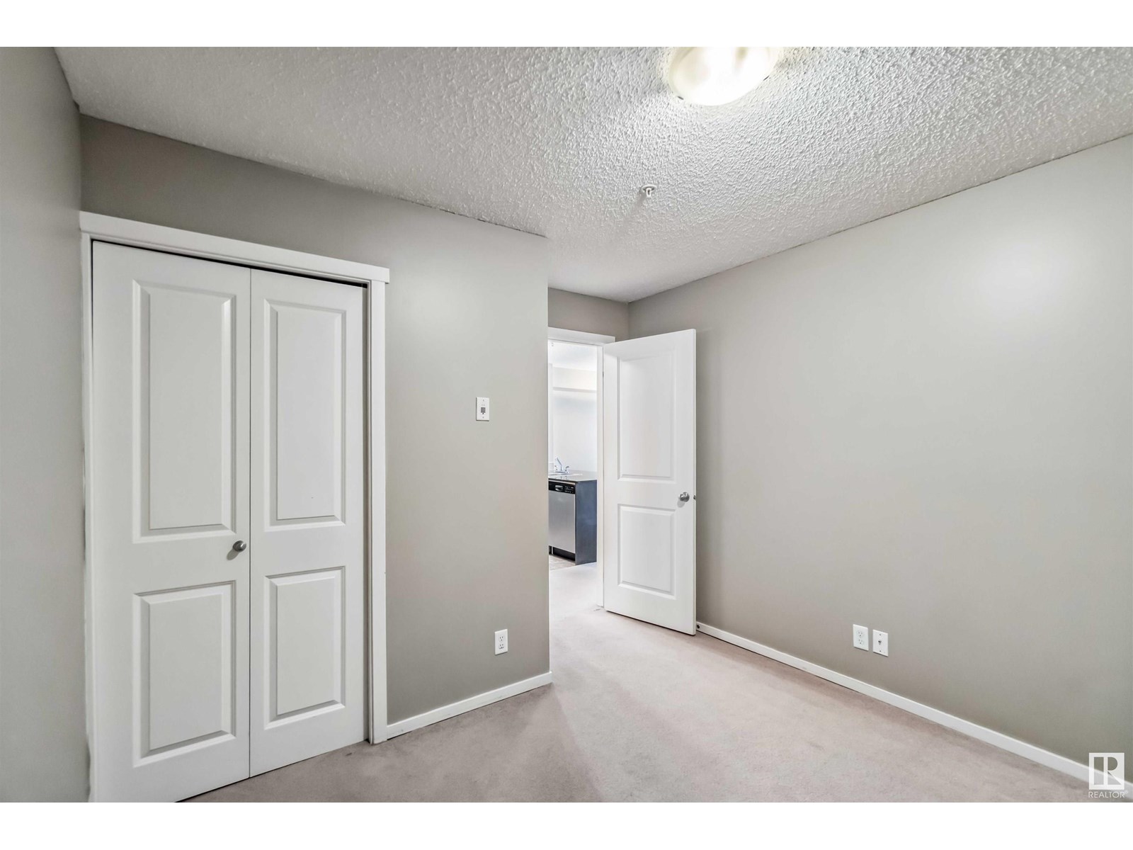 Photo 36 of 112 5816 Mullen Pl Nw, Edmonton AB