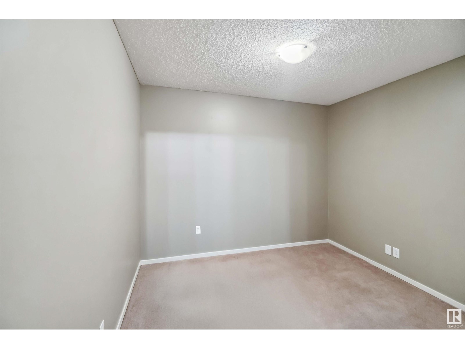 Photo 39 of 112 5816 Mullen Pl Nw, Edmonton AB