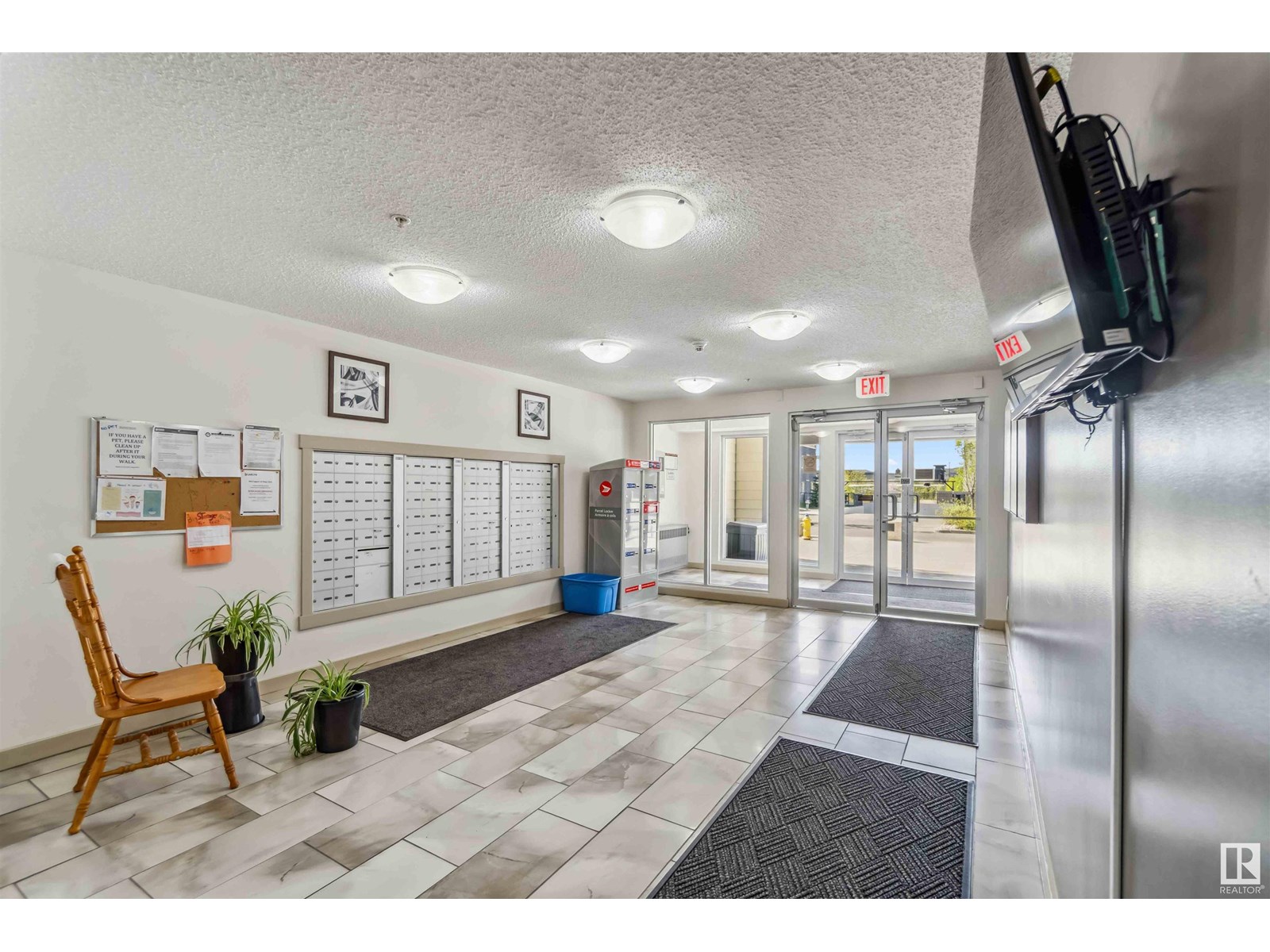 Photo 5 of 112 5816 Mullen Pl Nw, Edmonton AB