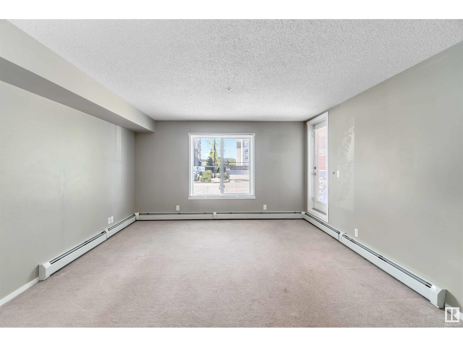Photo 8 of 112 5816 Mullen Pl Nw, Edmonton AB