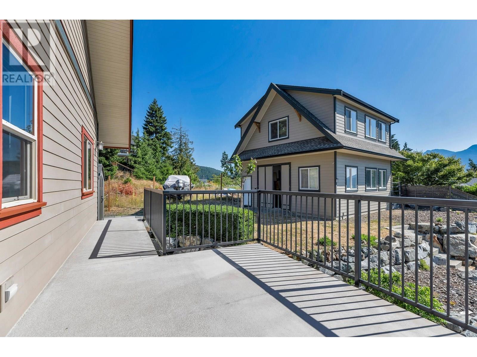 931 RIVENDELL DRIVE, Bowen Island
