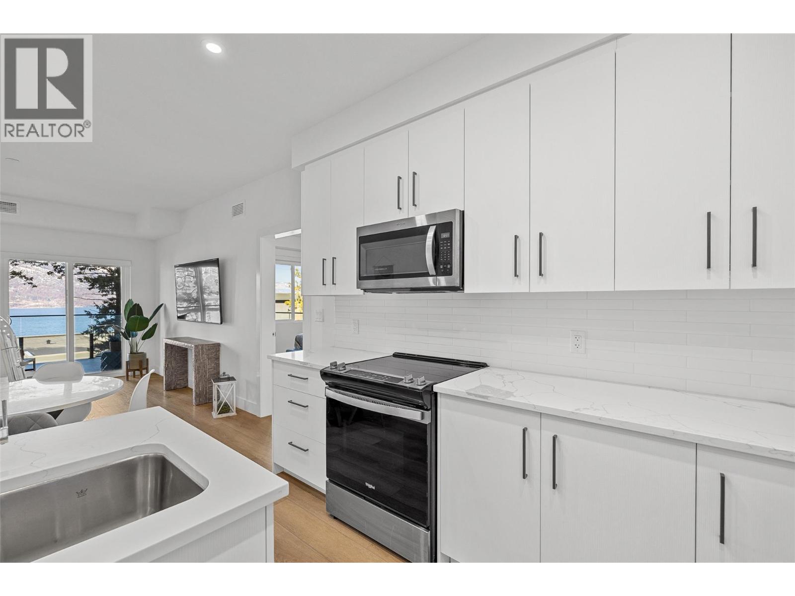 206 3434 Mckinley Beach Drive, Kelowna