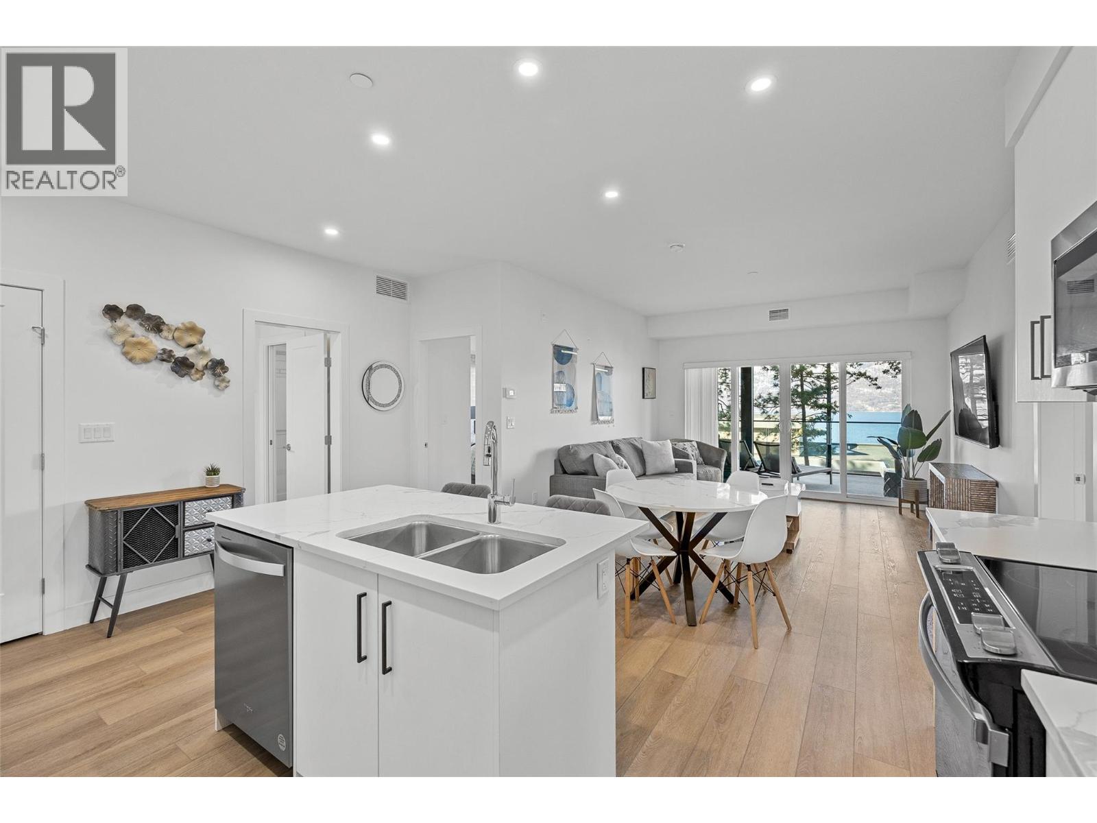 206 3434 Mckinley Beach Drive, Kelowna