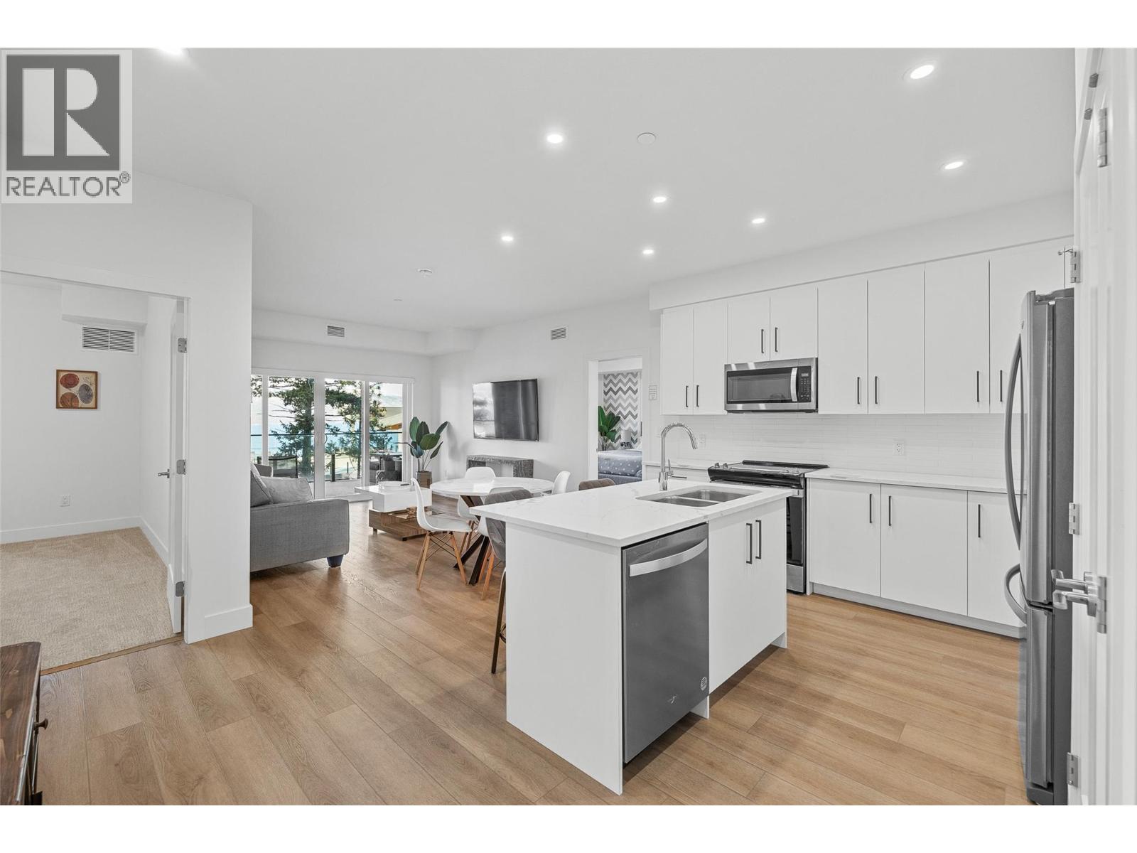206 3434 Mckinley Beach Drive, Kelowna