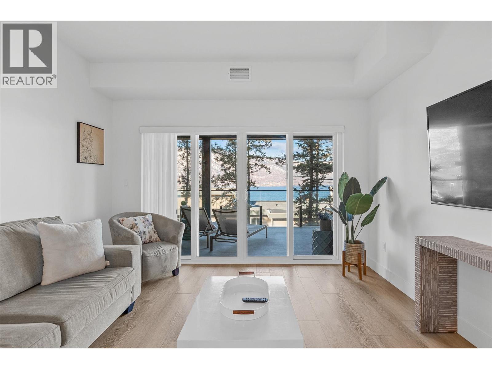 206 3434 Mckinley Beach Drive, Kelowna