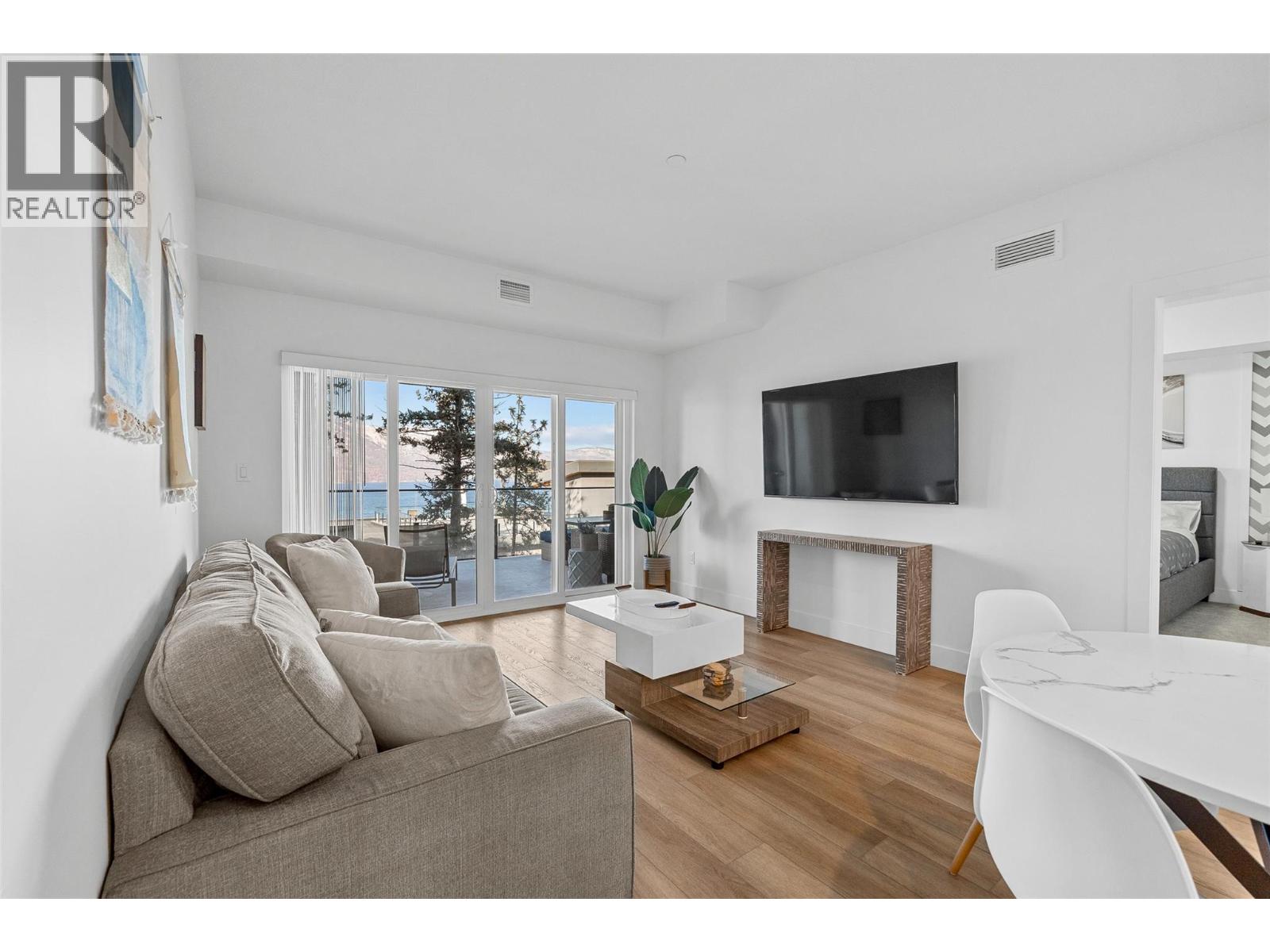 206 3434 Mckinley Beach Drive, Kelowna