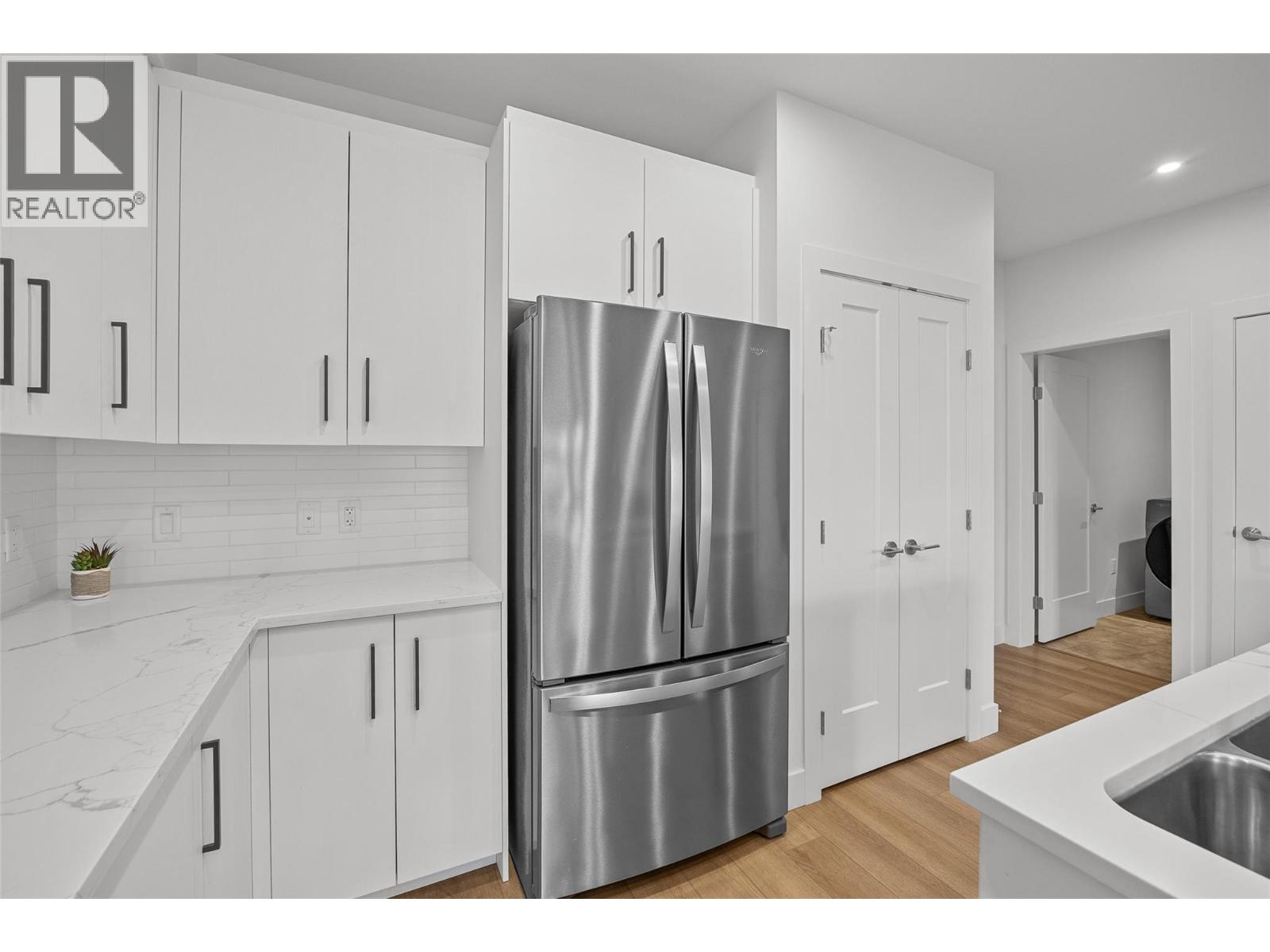 206 3434 Mckinley Beach Drive, Kelowna