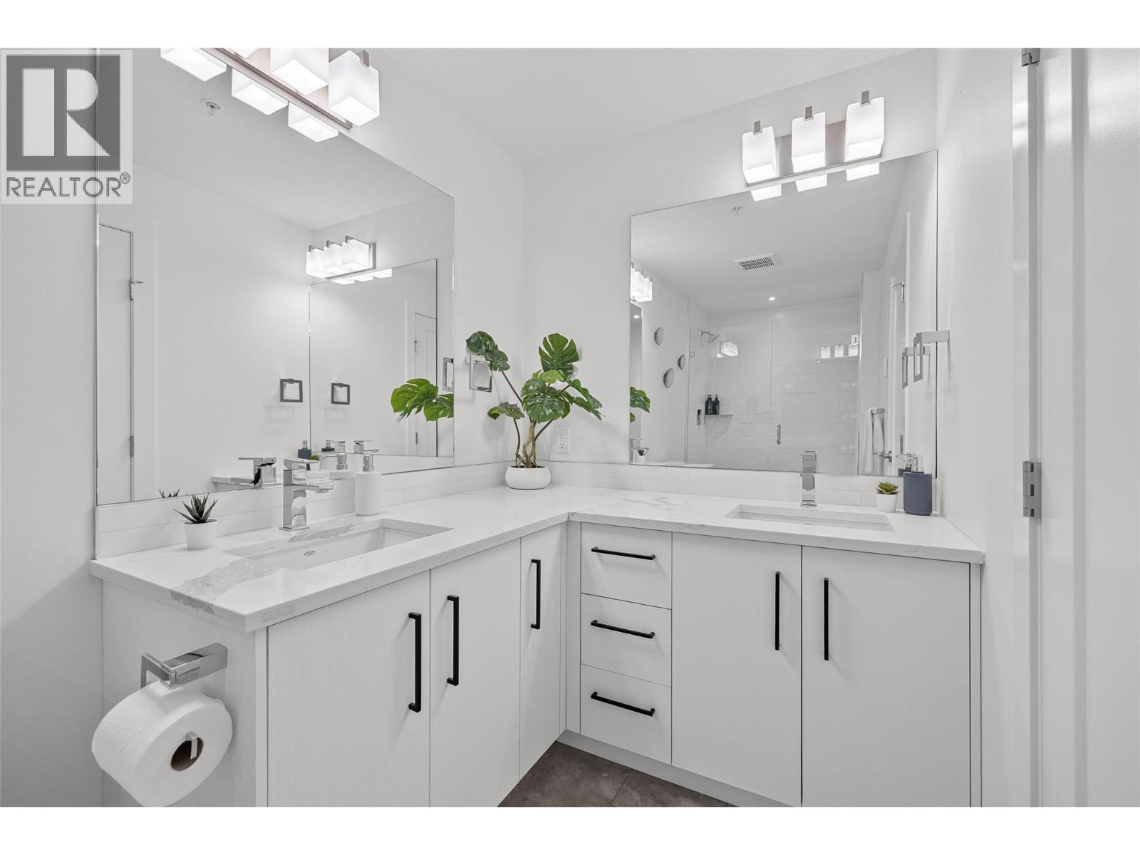 206 3434 Mckinley Beach Drive, Kelowna