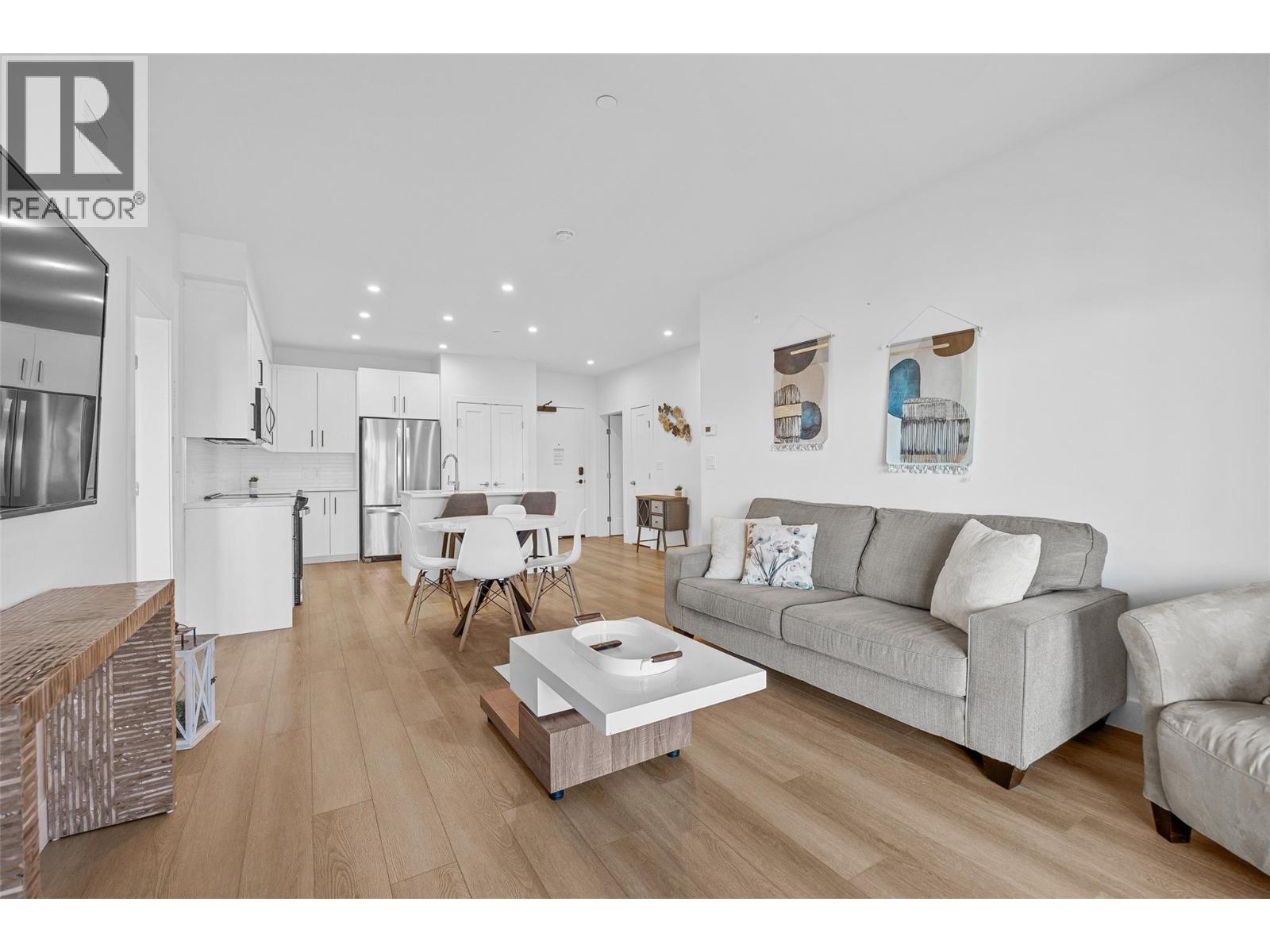 206 3434 Mckinley Beach Drive, Kelowna