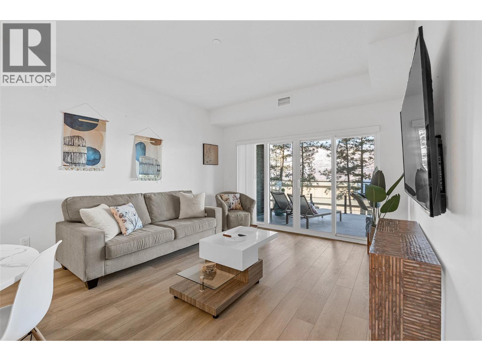 206 3434 Mckinley Beach Drive, Kelowna