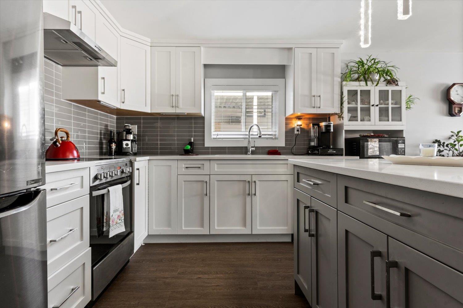 Photo 10 of 3 8220 King George Boulevard, Surrey BC