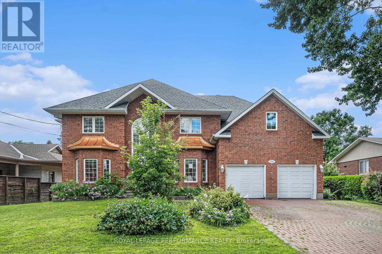 Beautiful brick home in great neighbourhood