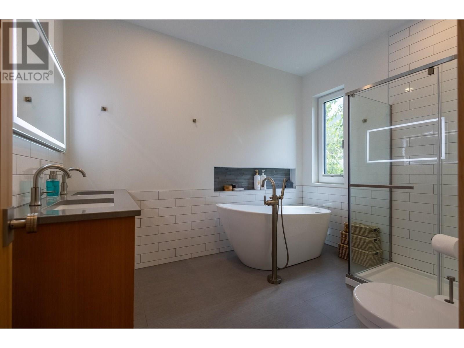 2 Piedmont Drive, Fernie