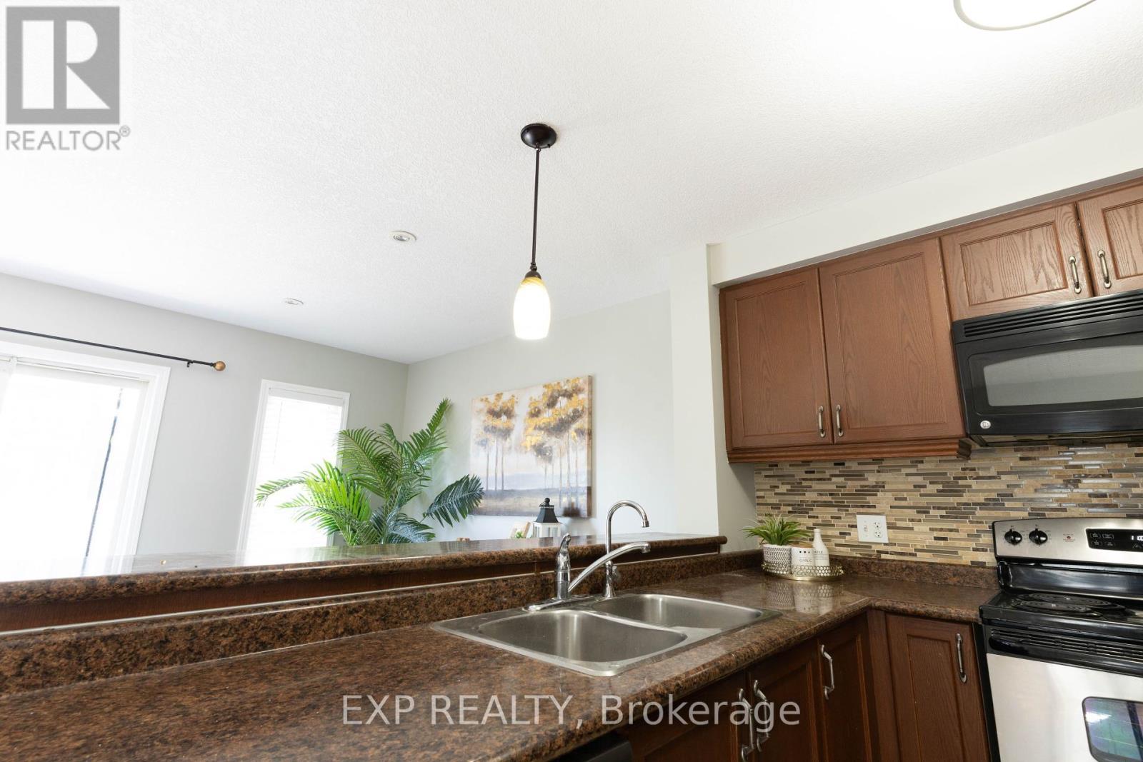 Photo 16 of 1319 Countrystone Drive, Kitchener ON