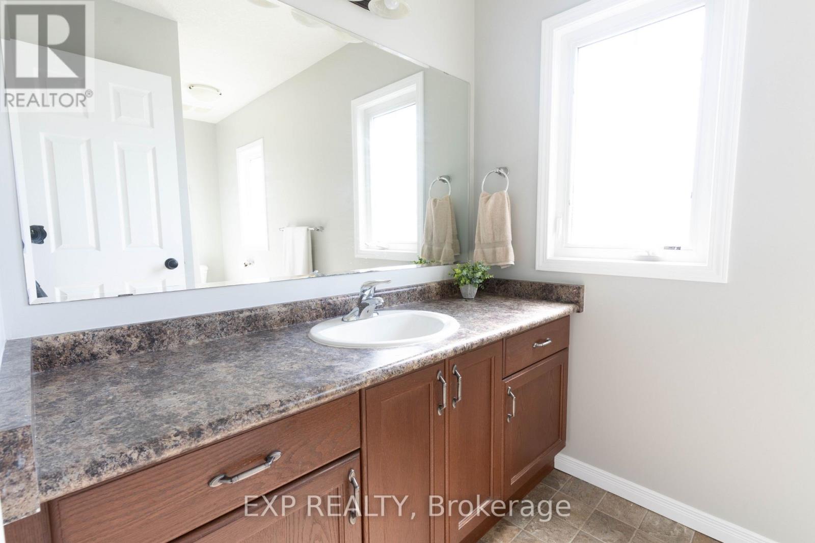 Photo 28 of 1319 Countrystone Drive, Kitchener ON