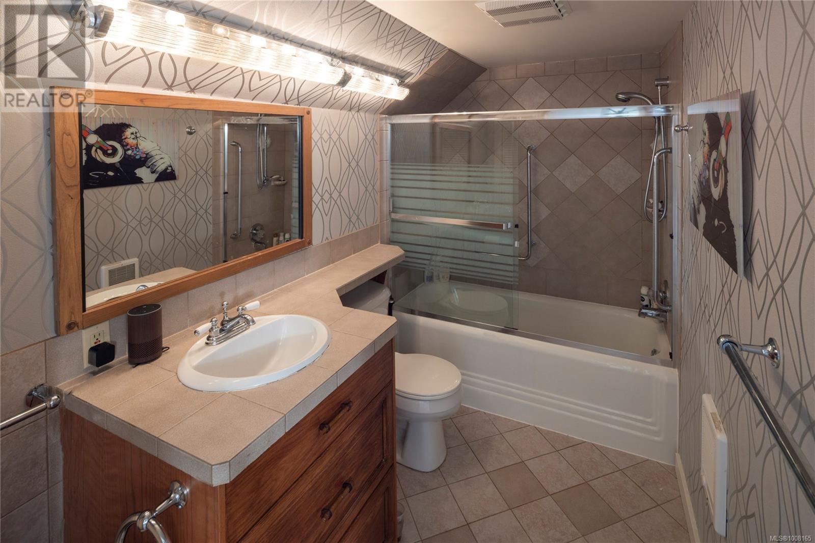 Single Family House for Sale in  Shasta Pl Victoria 